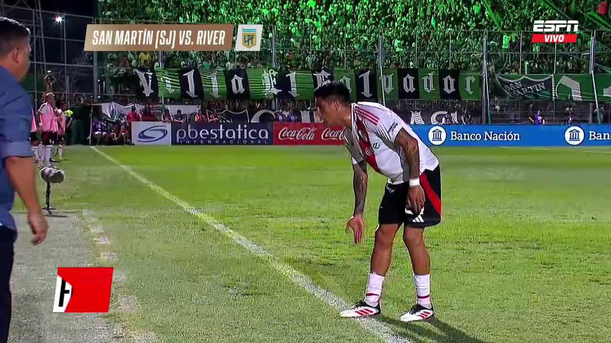 TRANQUILO, CAPITÁN. Enzo Pérez impone respeto en River... ¡Hasta pidiendo un vendaje! 📺 #ESPNFútbol1 | #DisneyPlus