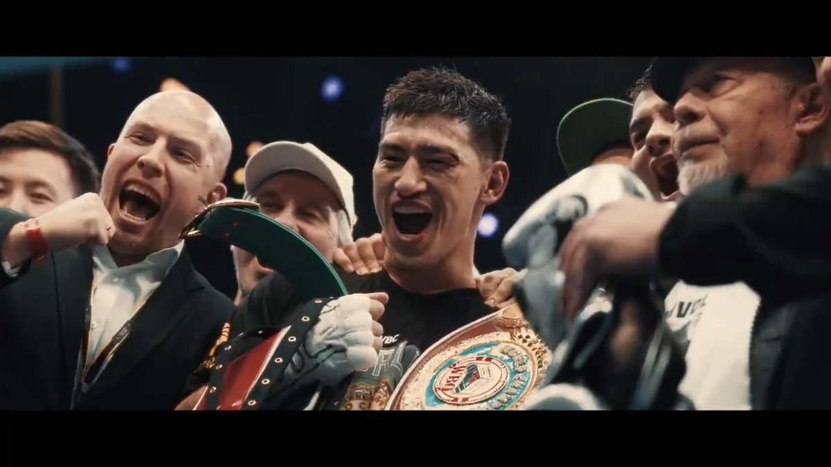 The Last Crescendo… one of the greatest nights in boxing history. A night where the atmosphere was electric, the stakes were monumental, and every punch echoed through the ages. 🔥🥊