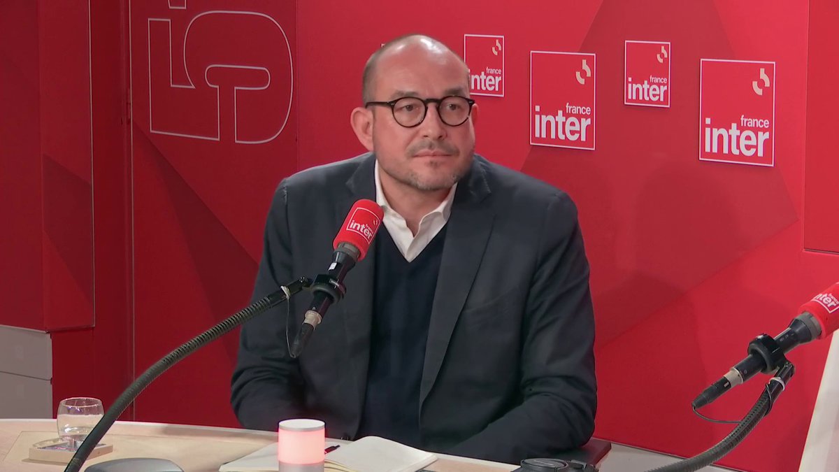"Ils symbolisent beaucoup d'Ukrainiens", le journaliste Lucas Menget et l'écrivain Emmanuel Carrère racontent la rencontre avec un apprenti comédien et sa mère snipeuse à voir dans leur documenaire "Des trains dans la guerre". #Le710Inter