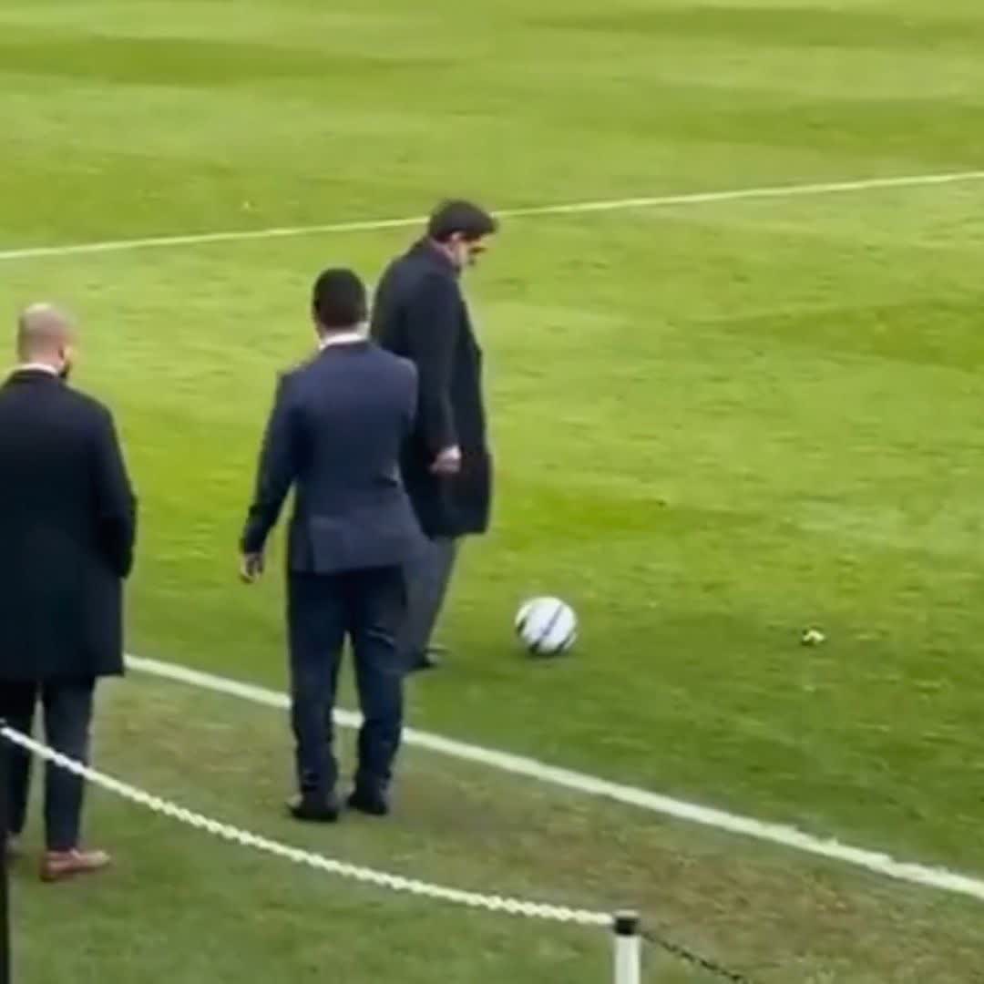 Newcastle United chairman Yasir Al-Rumayyan having a kickabout on the pitch after The Magpies' win over Nottingham Forest ⚽