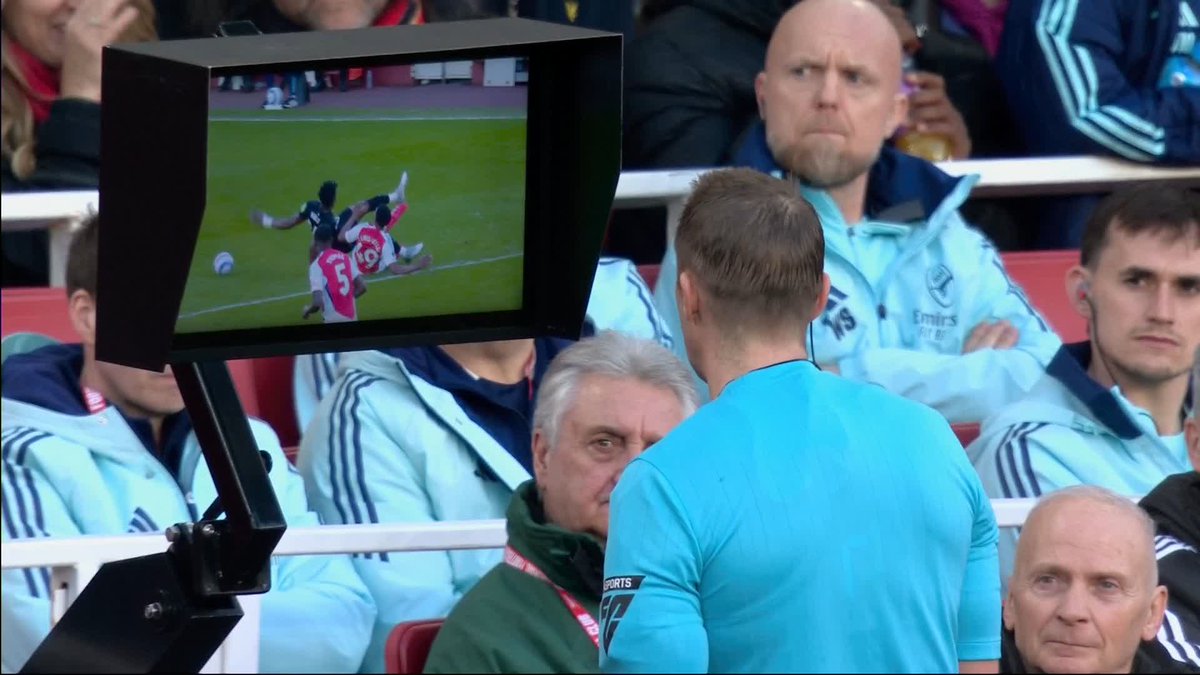 Was the Myles Lewis-Skelly red card call correct? 🤔 Dermot Gallagher believes that it was a "really, really good VAR intervention" ⬇️