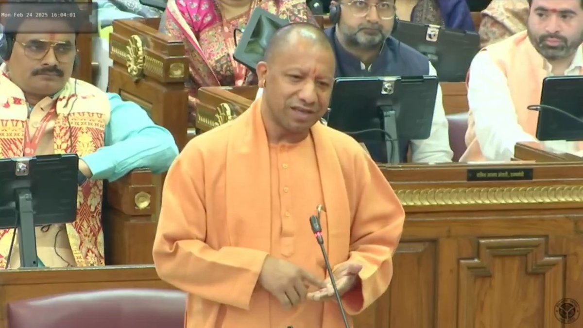 महाकुम्भ-2025, प्रयागराज में आपने देखा होगा... वहां न जाति का भेद है, न क्षेत्र का भेद है, न मत और मजहब का भेद है, न गरीब-अमीर का भेद है, सारे लोग एक घाट पर स्नान कर रहे हैं...