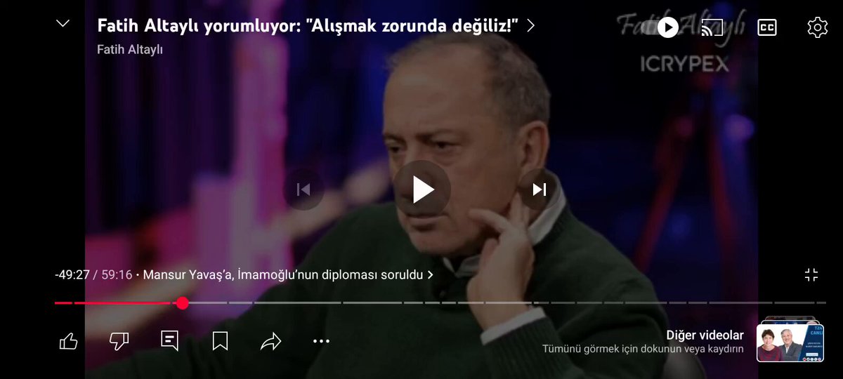 Kimsenin kimseye hakaret etme hakkı yoktur. Hakaretde, haklı haksız bakılmaz. Hakaret eden engellenir. Gerekirse hukuksal süreç başlatılır. Hakaret sahibine hukuk'un soğuk yüzü gösterilir. Ama burda eleştirilerle hakaret edenleri aynı kefeye koymak, hiç kimseye yarar sağlamaz. Ve tam yerine rast geldi manzara koyduk.(Büyük ustaya saygıyla...) Altaylı'nın bugünkü youtube konuşmasını dinledim. Konuya dair 3 dakikalık kaydını aşağı bıraktım. 280 bin kişinin katıldığı, çapraz kontrolleri de olan güzel bir eğilim yoklaması yapmış. Altaylı'nın da dediği gibi zaten 5 senedir tüm anketlerde Yavaş önde. Altaylı, Yavaş'ın İmamoğlu'na göre kesin kazanacağı ama İmamoğlu'nun daha iyi bir cumhurbaşkanı olacağını belirtiyor. Zaten CHP de İmamoğlu'nu aday yaptı, Erdoğan da kendine İmamoğlu'nu rakip olarak ilan etti der. Çok ilginçtir, 2023'de de saray da rakibi Kılıçdaroğlu olarak ilan etmişti, her nedense. Muhalefet o zaman sazanlar gibi atlamıştı sarayın attığı bu oltaya. Şimdi #AklımaTakılanÇılgıncaDeliSorular var. 1. Aday seçiminde ana kriter mesele, kesin seçilecek aday mı, tamamen subjektif bir değerlendirme olan kim daha iyi cumhurbaşkanı mı olur? 2. Kesin seçilecek aday Yavaş ise, CHP'nin adaylık sürecinde büyük bir sıkıntı yok mu? Buna dair hiç bir yorumumuz olmayacak mı? 3. Sarayın rakibini İmamoğlu olarak belirlemesi, İmamoğlu seçiminde etken oluyorsa CHP'nin adayını aynı Kılıçdaroğlu'nda olduğu gibi saray belirliyor demek değil midir? Saray burda ne murat etmiş olabilir. Yavaş'ın seçimin daha garanti olması. Eğer 2inci tura geçerse, zaman ayarlı olarak o noktada İmamoğlu' na yasak getirmek. Amaç bursa Erdoğan'ı aynı İmamoğlu'nun girdiği ön seçimde kaldığı gibi tek aday kalmasını sağlamak olabilir mi? 4. Böyle büyük bir eğilim yoklamasını muhalefetten, paşa gönlüm istemedi diye silmek doğru mudur? Sonuçlar, CHP'nin adaylık konusunda yaptığı hatayı görmesine yardımc olamaz mı? 5. Kendi adıma anketi göremeden silinmiş, oy kullanamadım. Yavaş benden bir oy kaybetti. 280 bin kişi, emek vermiş oy kullanmış. Bu 280 bin kişinin, kendi oylamalarının sonucunu görmek hakları değil midir? Bugünkü konuşmada anketleri silindiğine dair neden bir ifade geçmiyor? 6. Tivit silmek, yaptığının söylediğinin arkasında duranlar için alışıldık bir durum değildir. Elon Musk sağ olsun. Tiviter'da yer sorunu yok.Hele premium kullanıcıların milyonlarca tiviti olabilir. Niyet okuyalım. Tivit sanki sonuçlar hoşa gitmediği için silinmiş. Ama internette her hareket iz bırakır. Silmek çok çare olmuyor. 7. Muhalif Tv'lerde ve muhalif youtube kanallarında, zehir gibi çok gazeteciler, büyük oranda İmamoğlu'nun adaylığını destekliyor. Yavaş'a uslu uslu kenarda yedek olarak bekle diyorlar. CHP'nin tek adaylı ön seçim yaparak İmamoğlu'nu aday göstermesini destekliyorlar. Allahlık CHP yönetimi, hadi bunları koltuk ve makam aşkına görmüyor. Bu gazeteciler, halkın Yavaş'a daha çok destek verdiğini nasıl görmüyor? . İmamoğlu'nu tek aday yapmanın işe yaramayacağını, Yavaş'ın da aday olacağını, eğer ikisi karşılıklı anlaşmaz, karşı karşıya gelirlerse Erdoğan'ın kazanacağını nasıl görmüyorlar. Görüyorlarsa, bunu niye neden açıklayamıyorlar?