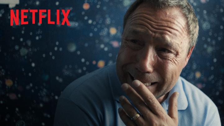 Cuando un niño de 13 años es acusado de asesinato, el pueblo entero se pregunta: ¿cómo pudo pasar esto? 'Adolescencia', una serie filmada en cuatro episodios en tiempo real y en una sola toma. Estreno el 13 de marzo.