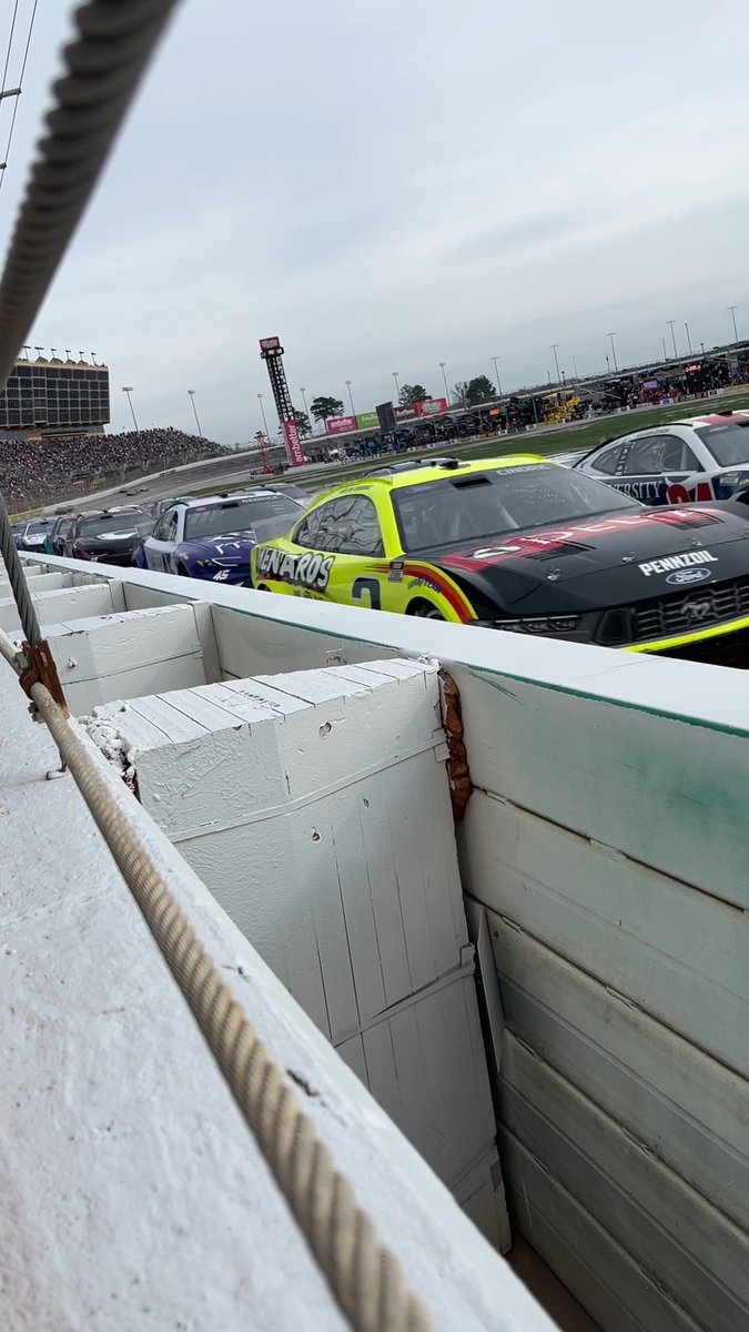 Flat-out in a pack. There's no sound quite like it. 😮‍💨