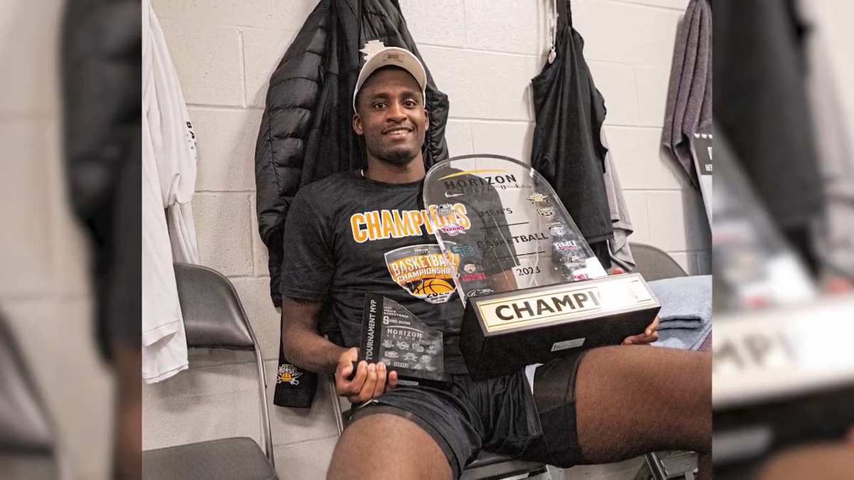 "He believed that he could help this basketball team go all the way to the NCAA Tournament. And not just win one game or two games but go all the way" Learn more about Marques Warrick and his path to Mizzou in our next Senior Spotlight #MIZ ๐ฏ