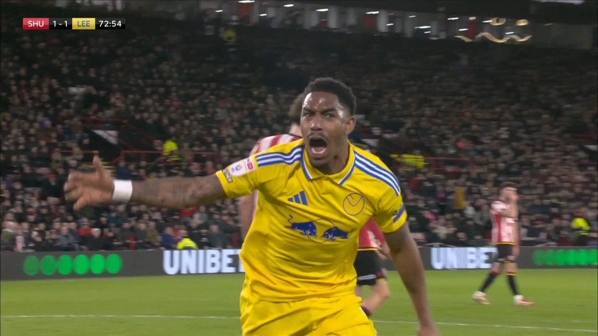 Junior Firpo with a THUNDEROUS header to convert Dan James' cross and draw Leeds level! 💣