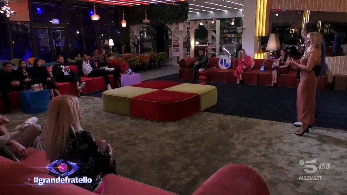 Il pubblico ha deciso che a dover abbandonare immediatamente la Casa è... Iago! #GrandeFratello