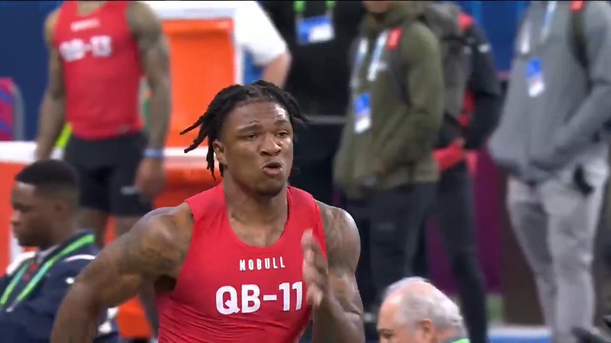 Anthony Richardson made history in his future home stadium: 🔵 40.5" vertical jump (Best by a QB since 2003) 🔵 10'9" broad jump (tied for best by a QB since 2003) 📺: 2025 #NFLCombine starts Thursday 3pm ET on NFL Network 📱: Stream on #NFLPlus