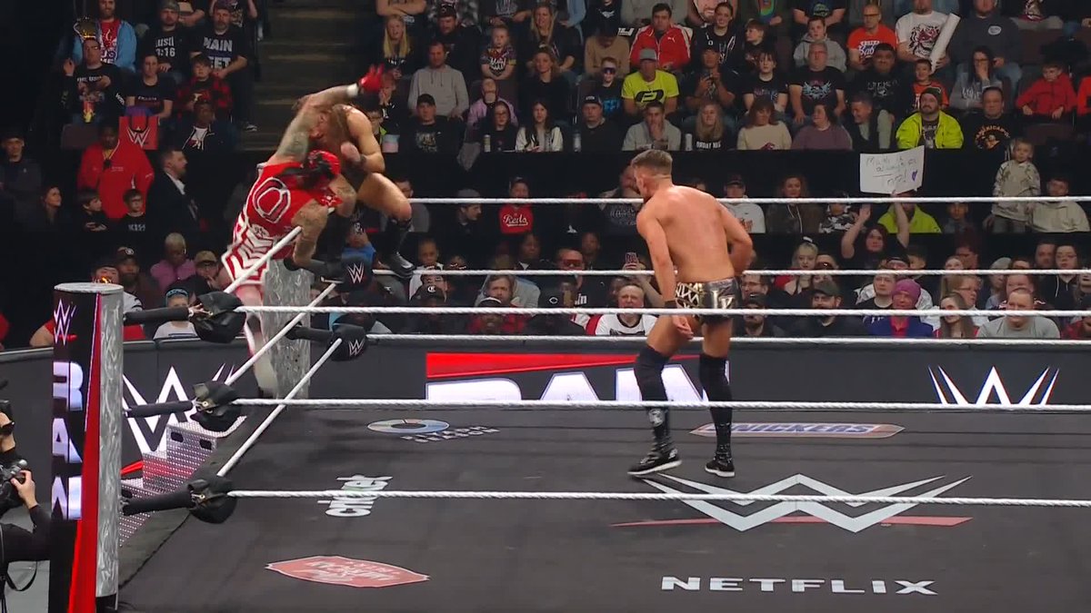 Monday Night PENTA #WWERaw