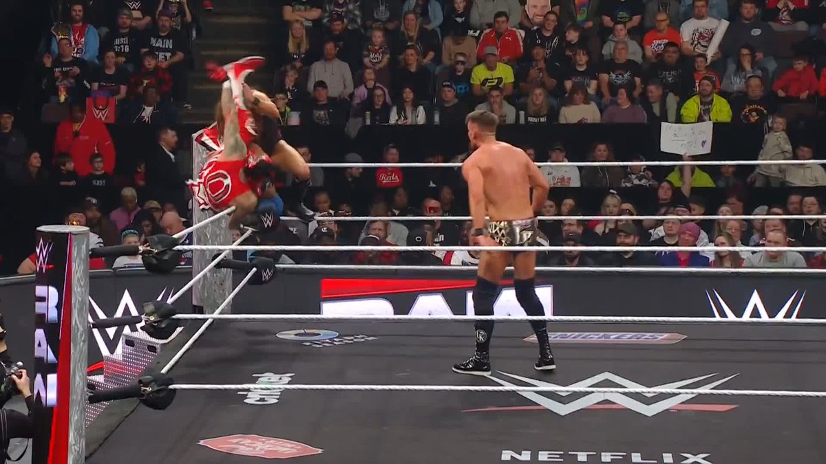 Monday Night PENTA #WWERaw
