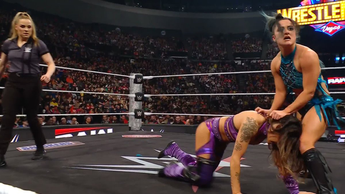 Women's Intercontinental Title on the line on #WWERaw!