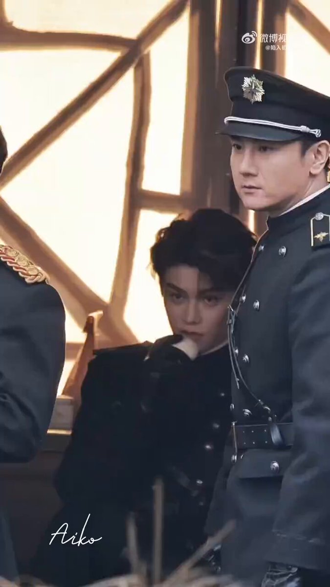 the switch from zhang haixia to ding yuxi when eating a mantou 🤣
