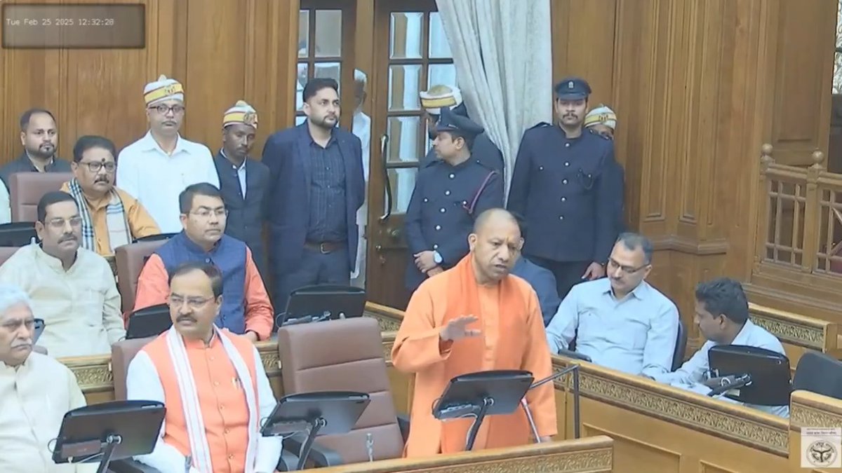 वर्ष 2017 तक उत्तर प्रदेश में केवल 17 मेडिकल कॉलेज गवर्नमेंट क्षेत्र में बन पाए थे... आज हर जिले में एक मेडिकल कॉलेज के निर्माण के कार्यक्रम को डबल इंजन की सरकार ने आगे बढ़ाया है....