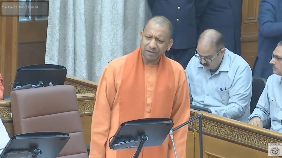 क्या समाजवादी पार्टी का PDA ढोंग नहीं है?