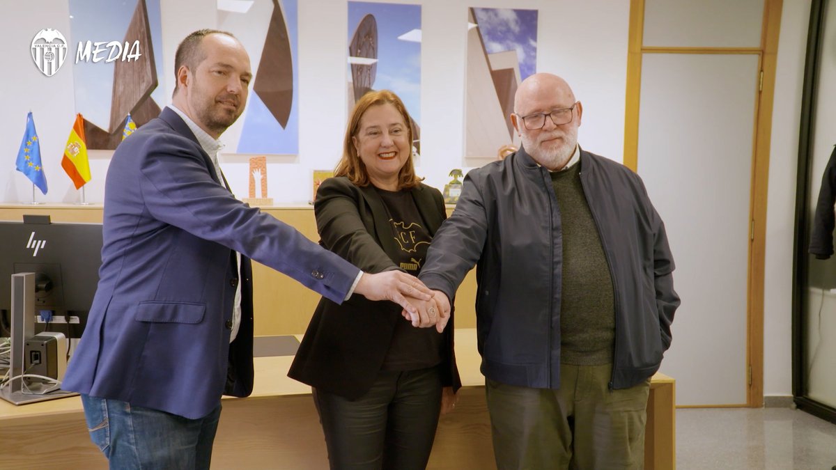 🤝🏽El Valencia CF y la Fundació VCF reconstruirán el campo de fútbol del Polideportivo Municipal Jaume Ortí de Aldaia UNITS COM SEMPRE 🦇 #ADNVCF