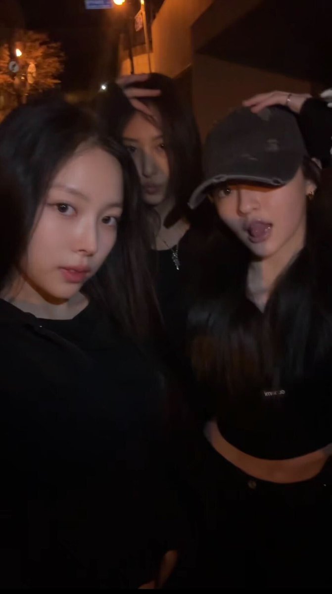 Girl Group MEOVV doing ExtraL challenge 🔥🔥🔥🔥!!