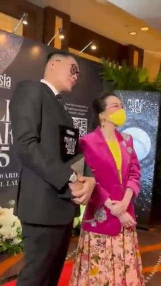 Kris Aquino makes an appearance at the Stargate People Asia People of the Year 2025 awards night. She attended the event to support designer and her close friend Michael Leyva. This marks her first public appearance since she faced a medical crisis. | via Aubrey Carampel/GMA Integrated News