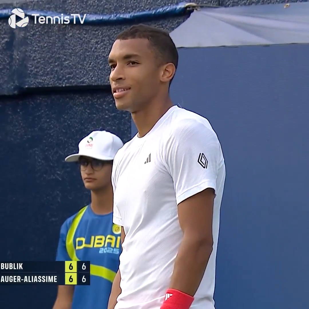 VAR drama in Dubai 👀 A contentious moment in Auger-Aliassime vs Bublik... #DDFTennis