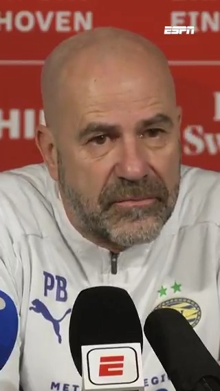 Peter Bosz zag dat bekeropponent Go Ahead het Ajax moeilijk maakte, maar geen punten pakte: "Qua resultaten verrast Ajax me zeker"
