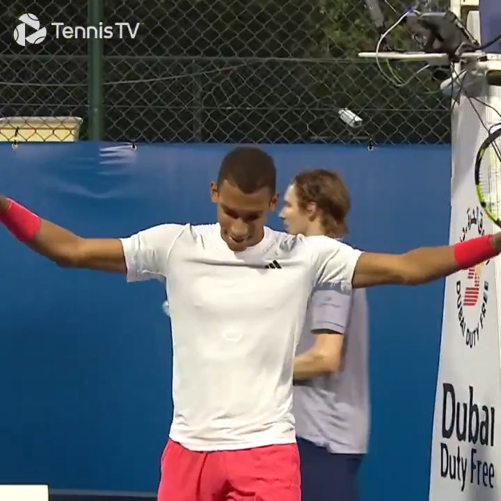 Felix gets the win 😮‍💨 Félix AugerAliassime comes through a heated battle against Bublik to make round 2! #DDFTennis