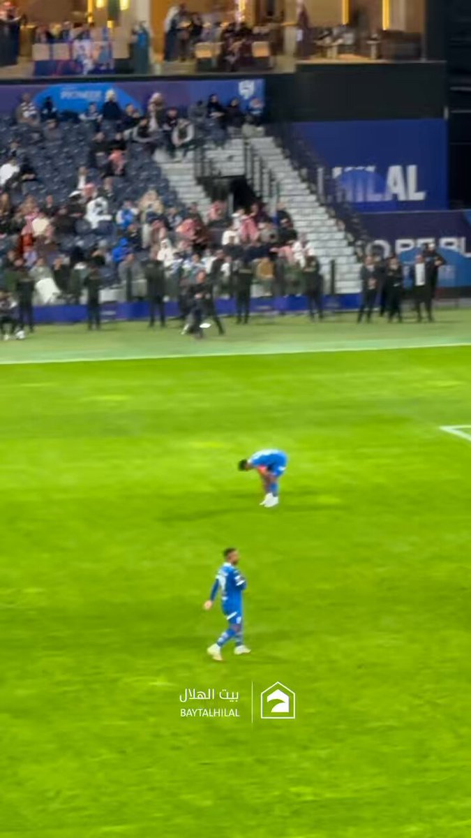 🚨🚨🚨🚨🚨 فرحة نحب نشوفها! 'مالكوم' يشير الى شعار العز و الفخر الهلال 😍💙💙💙
