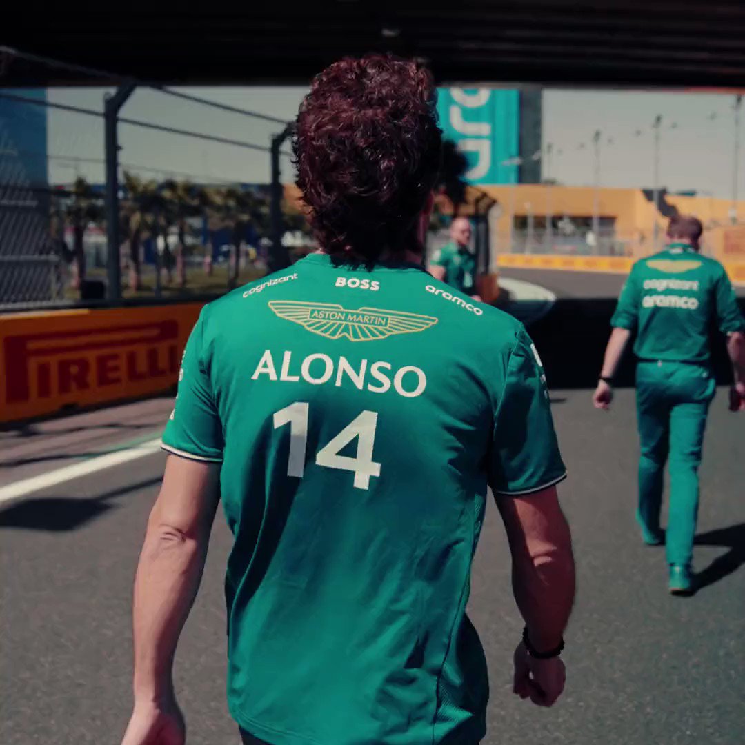 Yo mañana por la mañana llegando a la uni con el portátil y la tablet para comparar el long run de Alonso y Hamilton con el C1:
