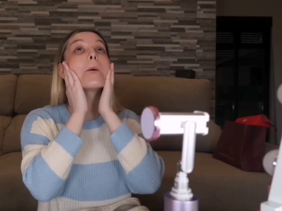 "aro haciendo su rutina y vlog 🙂‍↕️☺️💘" carola tomando Jerusalén de fondo: 🤬👹👹