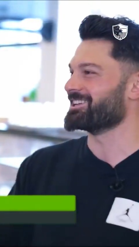 Ayakları kadar elleride hünerli 👌 Saf yetenek, aynı zamanda Erzurum ağzınıda çok iyi konuşuyor.😎 🗣️‘’ Möggem Bas’’ Bravo Eren! 😅 Yayının tamamını linkten izleyebilirsiniz 👉