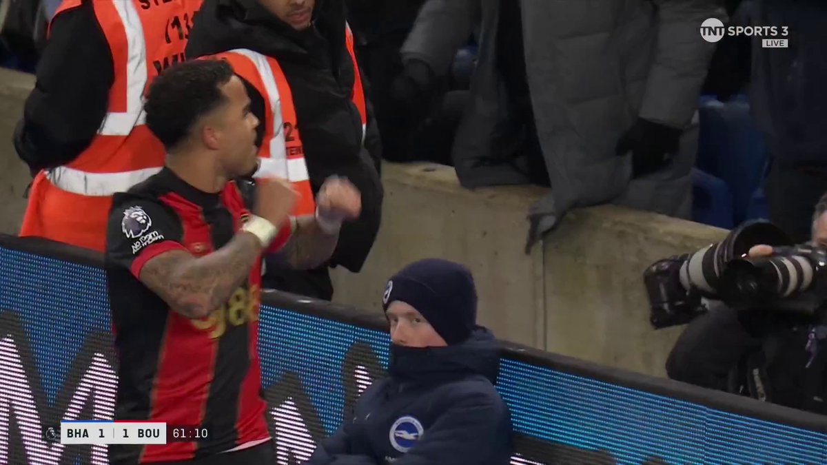 Justin Kluivert take a bow! 😲 The Dutchman produces one of the goals of the season to level things up! 📺 TNT Sports & discovery+ UK