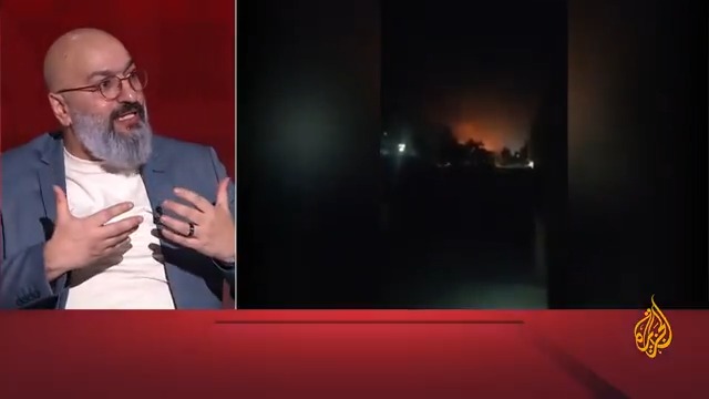 ما الرسائل التي تريد إسرائيل إيصالها من خلال استهداف مناطق عدة في سوريا بغارات جوية والتوغل إلى الحدود الإدارية بين محافظتي #درعا والقنيطرة جنوبي #سوريا؟ #الأخبار #الجزيرة_سوريا