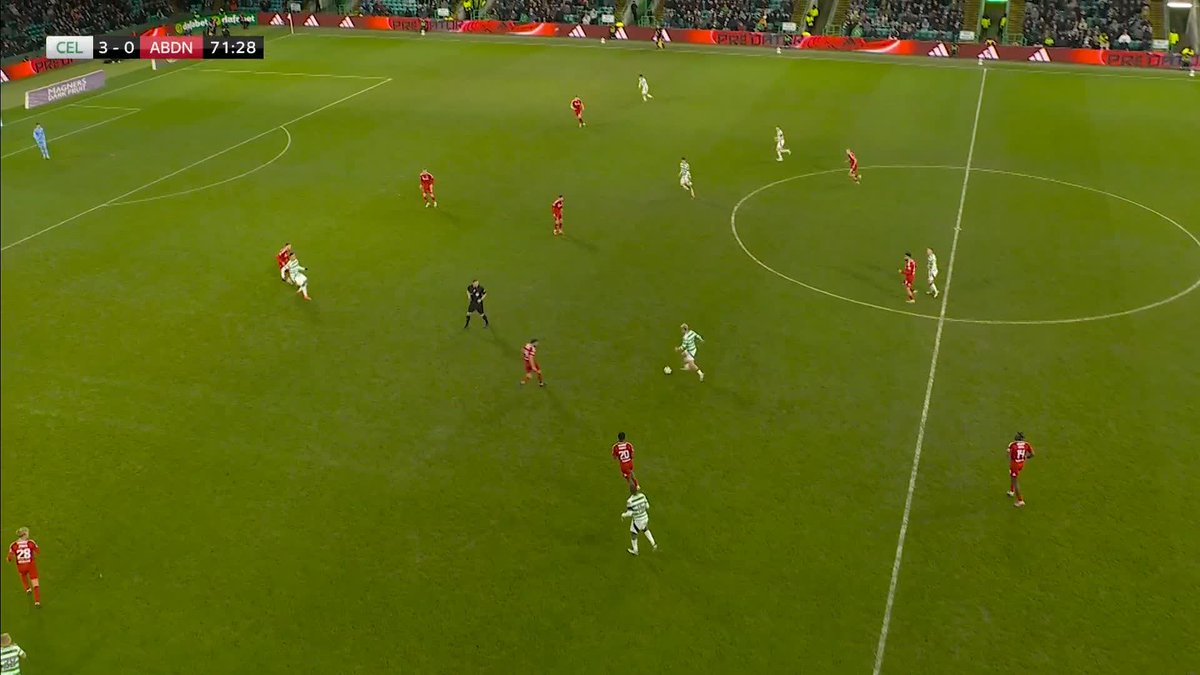 Brendan Rodgers is very good at developing players. In this spell at Celtic we've seen it with Matt O'Riley, Nicolas Kuhn, Alistair Johnston & Daizen Maeda. And now I think we're also seeing it with Hyun-Jun Yang. He’s still raw, but got real potential.