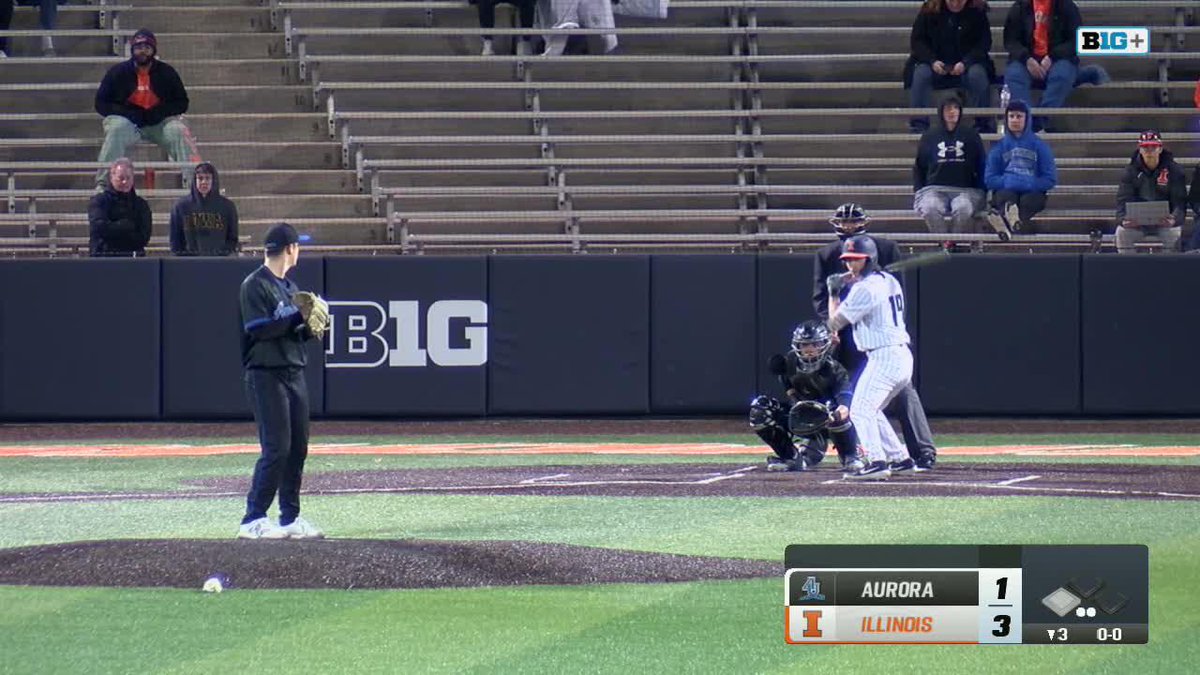 B3 | First home run of the season at Illinois Field goes to Greg LaChance! His first 💣 of the year! Illini 5, Aurora 1