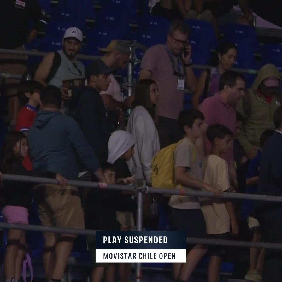 Lights out. Play suspended 💡❌ Due to a nationwide power outage, all matches in Santiago have been cancelled for the day #MovistarChileOpen