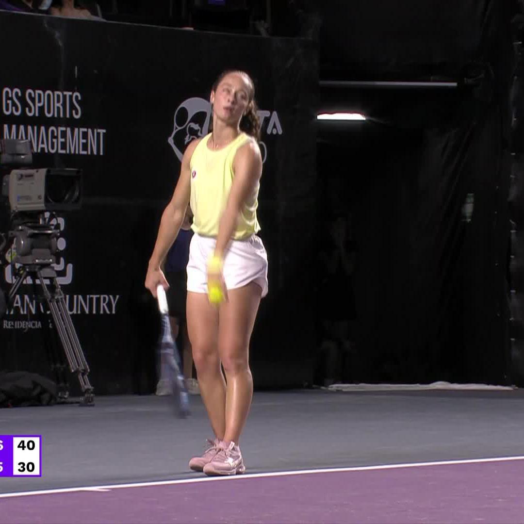 on the board 📋 Zeynep Sonmez grabs the first set over Sakkari 7-5 after a fiery display. #MeridaOpenAKRON