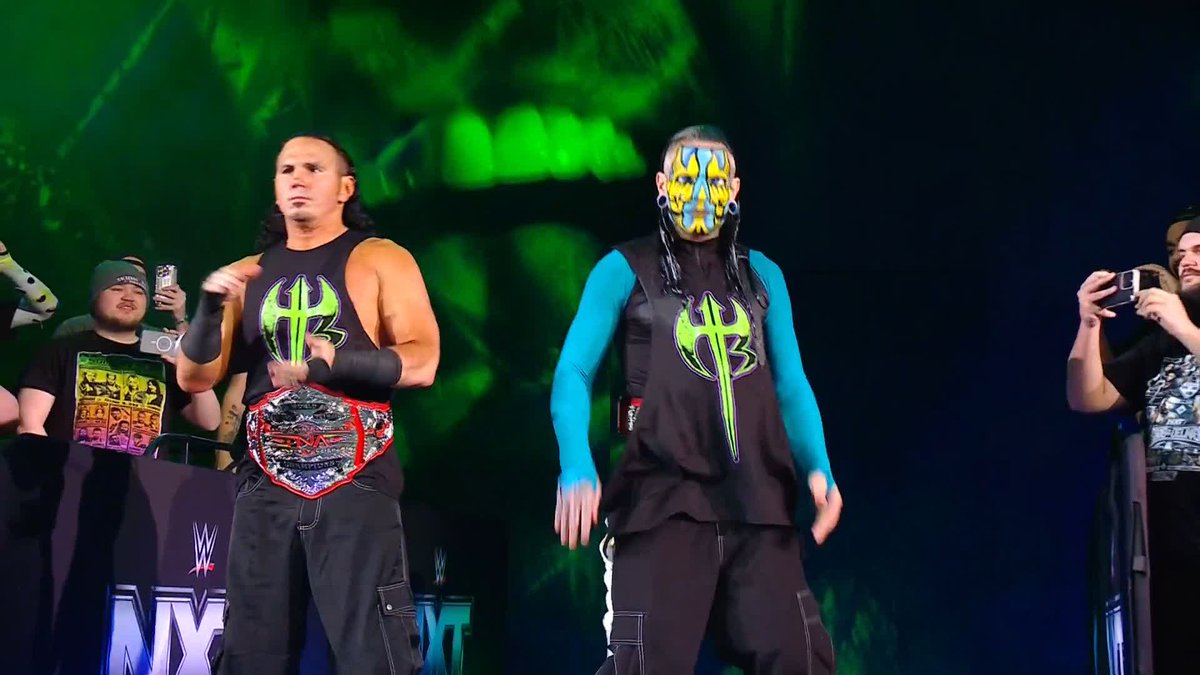 QUÉ. MOMENTO. ¡Los Hardy Boyz están de regreso en WWE! #WWENXT
