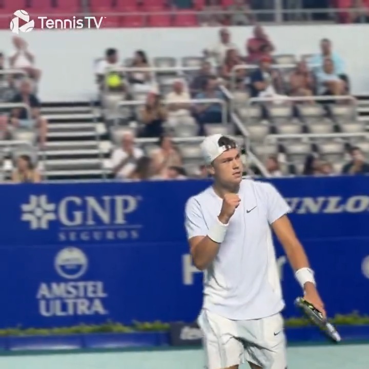 The movement. The footwork. The hustle 👏 Holger Rune wins a gruelling 44-shot rally 🥵 Holger Rune #AMT2025