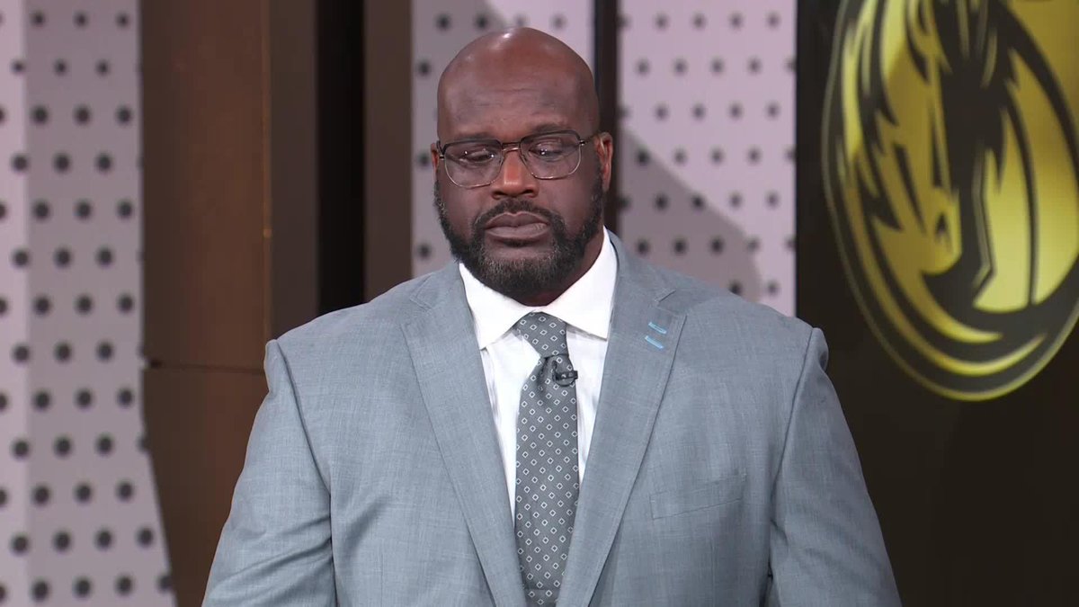 "I'mma have to go with Dallas [winning tonight]" 👀 At halftime, Shaq thinks a Mavs comeback is imminent 🍿