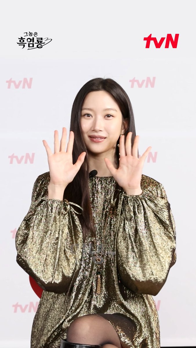 <그놈은 흑염룡> 숏터뷰 - 문가영 편 (소곤소곤) 5-6부에 로맨스에 꼭 필요한 게..🙄💞 다 참아도 길거리 고백은 못 참는 문가영의 숏터뷰 START! [월화] 저녁 8:50 방송 | tvN #그놈은흑염룡 #MyDearestNemesis