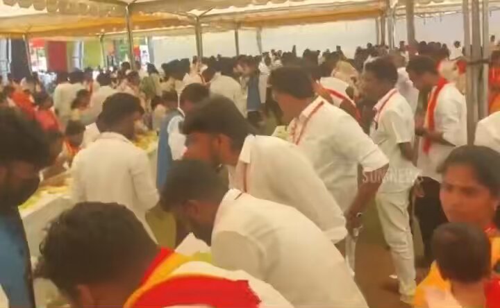 நாயிக்கு சோறு வச்சது மாதிரி போட்டிருக்கானுக...மானங்கெட்டவனுக அதையும் நின்னு திங்குரானுக... Tvk = Clownism