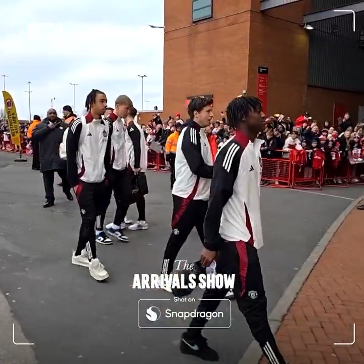 🚨 We are LIVE from Old Trafford with our Snapdragon arrivals show! 📱 #ShotOnSnapdragon #MUFC || #MUNIPS