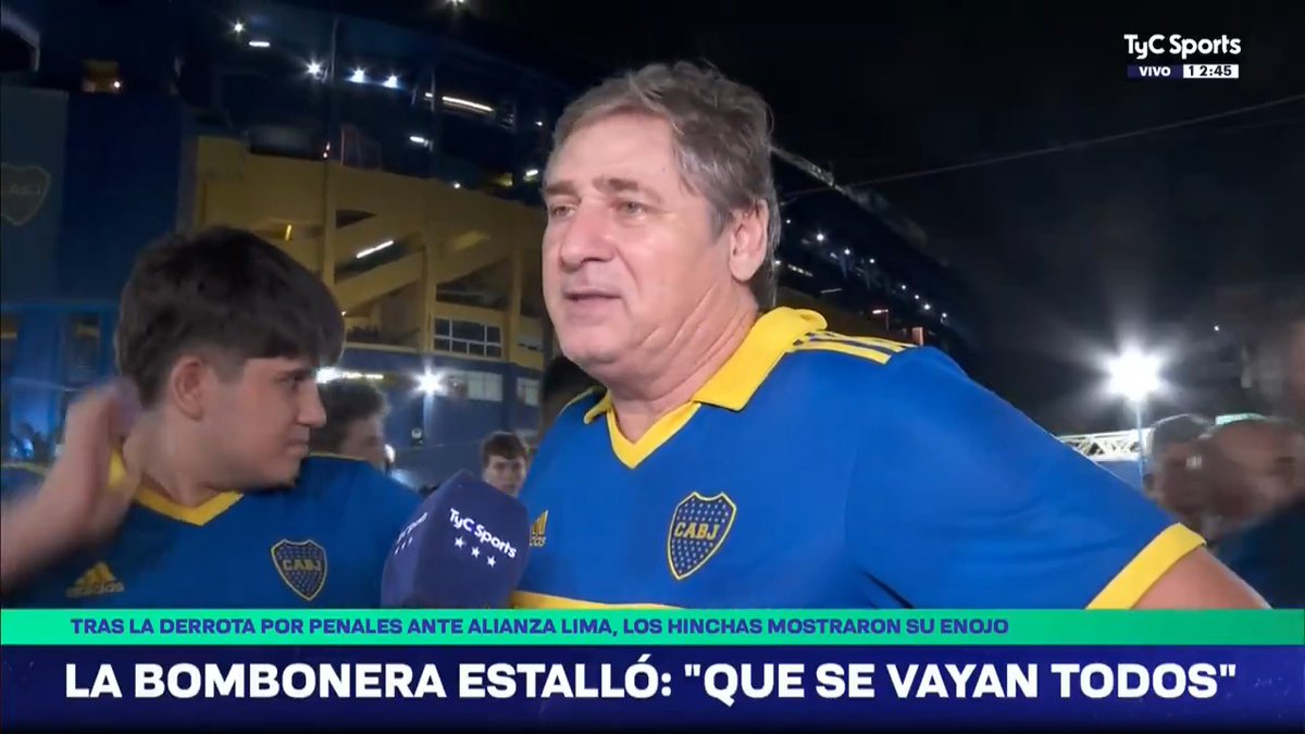 "SE TIENEN QUE IR TODOS" La CALENTURA de los hinchas de Boca luego de la eliminación con Alianza Lima. 🎙️ @fabiot1983