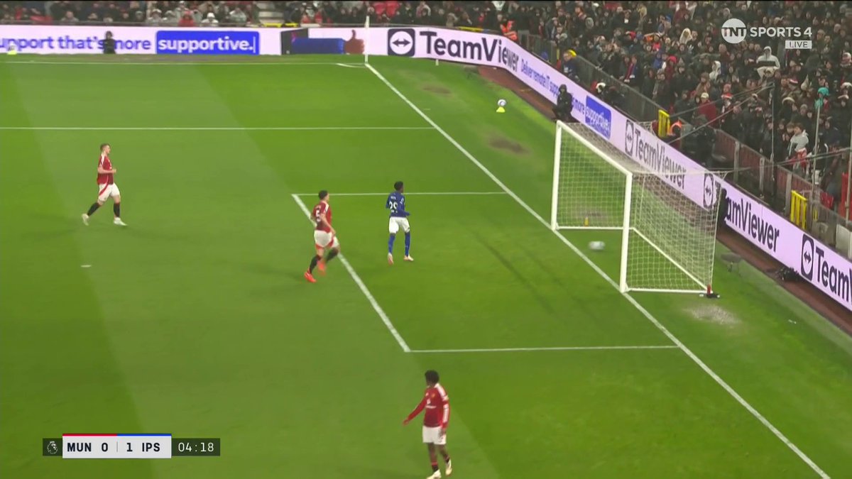 Ipswich take the lead at Old Trafford after just FOUR minutes 🤯 A miscommunication between Patrick Dorgu and Andre Onana leaves Jaden Philogene-Bidace with a tap-in 😬 📺 TNT Sports & discovery+ UK