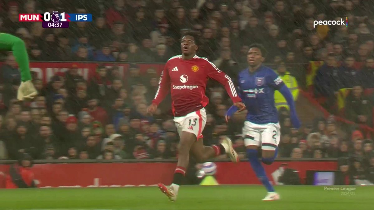 DISASTER FOR MAN UNITED. 😱 Patrick Dorgu and Andre Onana get it all wrong at the back to leave Jaden Philogene a tap-in! 📺 Peacock | #MUNIPS