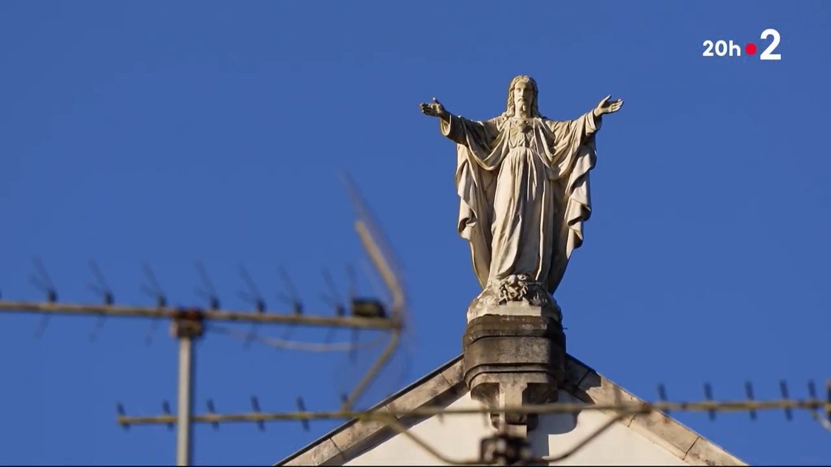 ⚡️🗣️ Quarante nouvelles plaintes vont être déposées contre l'établissement catholique Notre-Dame-de-Bétharram. Parmi elles, celle d'un ancien élève qui a accepté de témoigner : "Il a baissé mon pantalon et il m'a fait une fell*tion." #JT20h