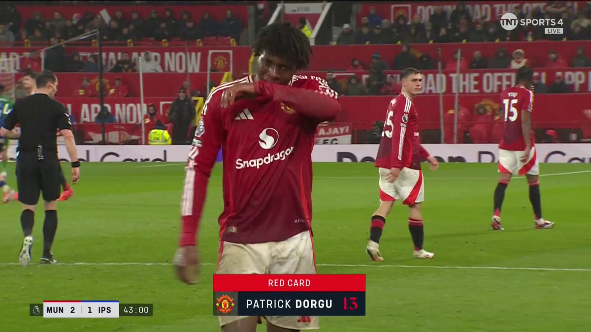 Patrick Dorgu is sent off against Ipswich following a dangerous challenge on Omari Hutchinson 🟥 📺 TNT Sports &amp; discovery+ UK