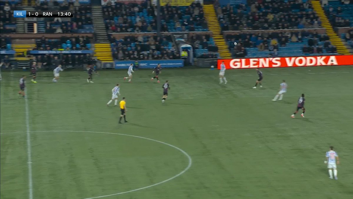 😮 Brad Lyons doubles Kilmarnock’s lead over Rangers! After a VAR check, the goal stands ⬇️