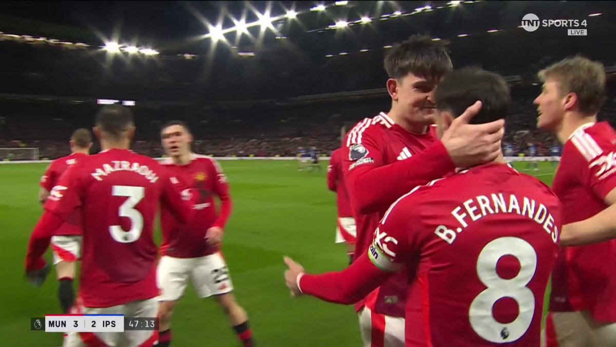 HARRY MAGUIRE FIRES MAN UNITED BACK INTO THE LEAD AGAINST IPSWICH! What a game this is 🤯 📺 TNT Sports &amp; discovery+ UK