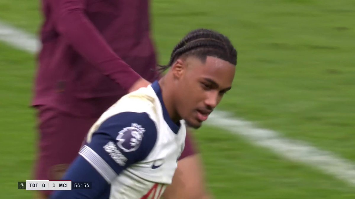 HUGE chance for Spurs to level, but Wilson Odobert can't quite direct Porro's cross into the net 😩 📺 TNT Sports & discovery+ UK