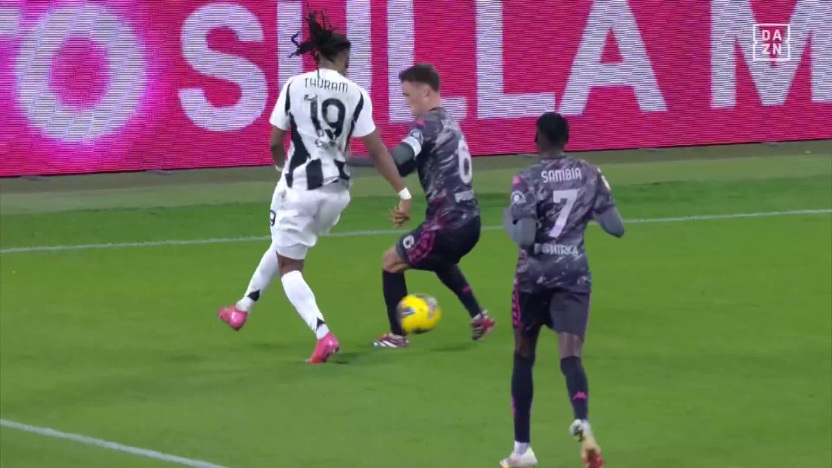 Ahí te quedas, colega 👋🏻 El recurso de Thuram 🎩 #CoppaItaliaEnDAZN 🇮🇹
